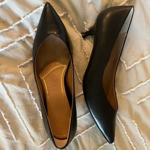 Black Vionics with kitten heel!